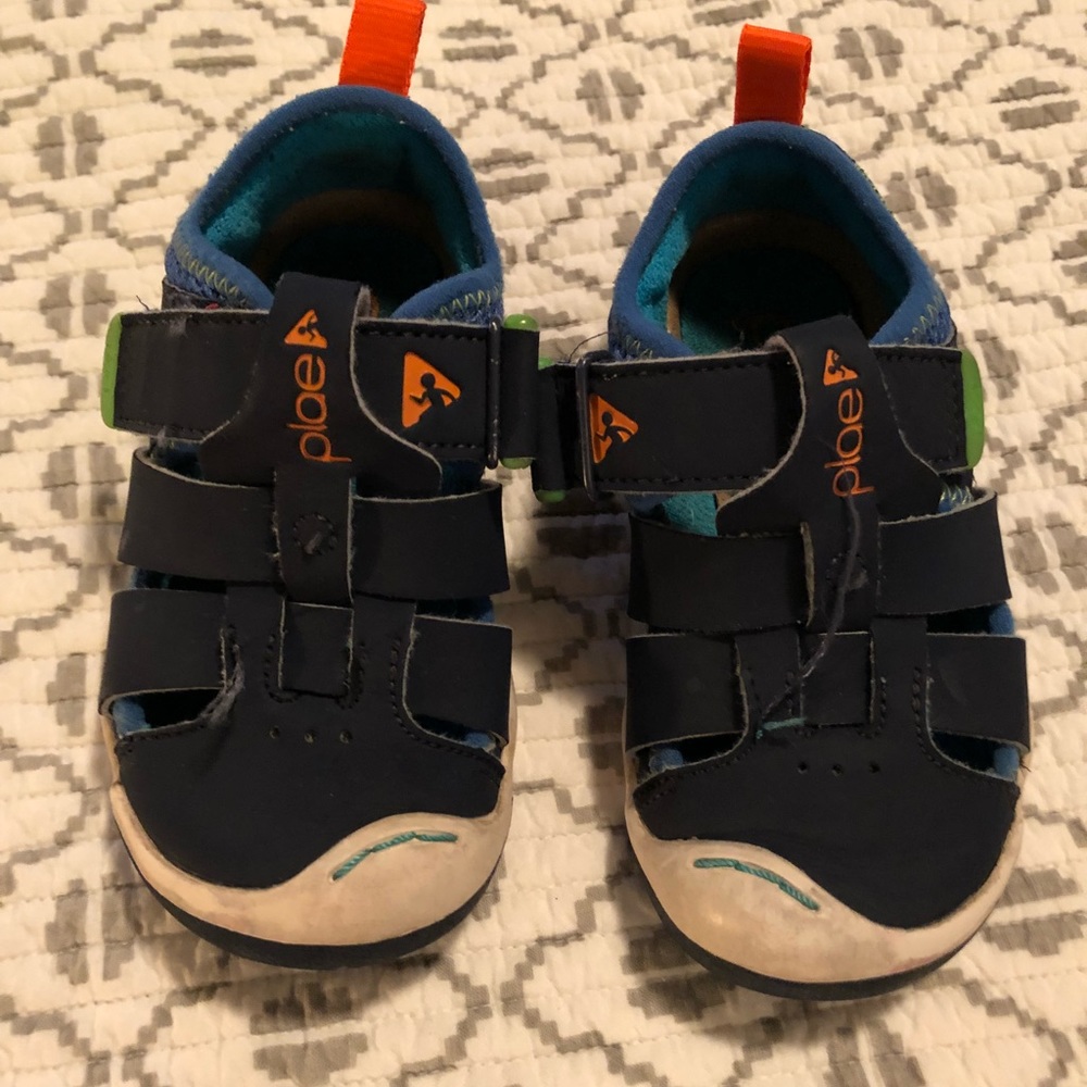 Plae shoes
